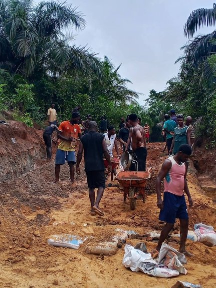 Abia Monarch Appeals to FG, Otti Over Dilapidated Road, Water Shortage